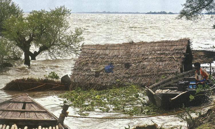 2007 में बाढ़ के कारण खगड़िया जिले में जल संकट