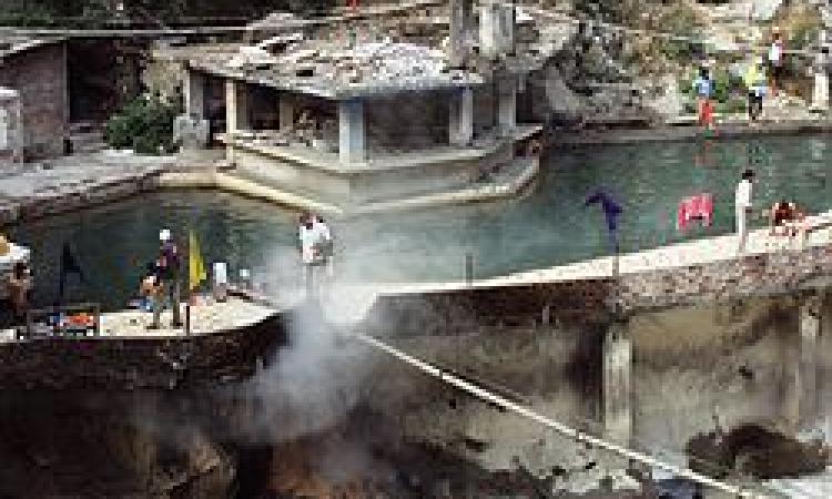 Hot springs at Manikaran