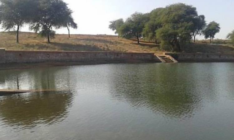 तालाब या पोखर द्वारा जलसंचय