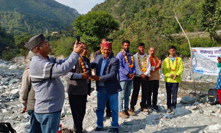 हलद्वानी की रामगाड़ नदी अध्ययन यात्रा,फोटो- बची सिंह बिष्ट,