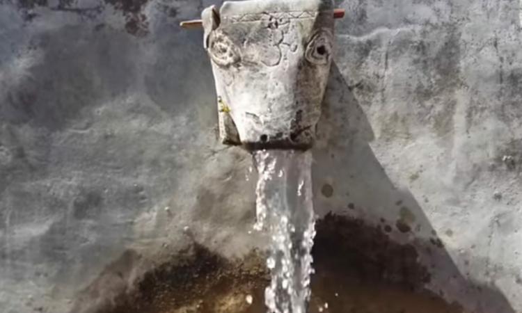 जल स्रोतों का सम्मान कोई पहाड़ो पर बसे बुजुर्गों से सीखे