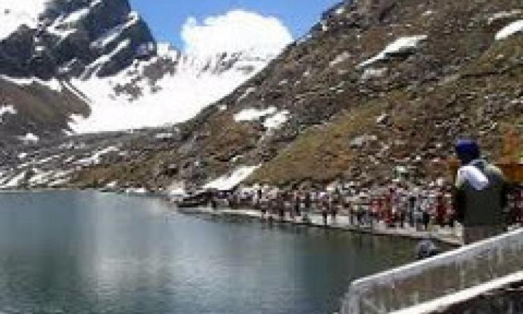 hemkund lake