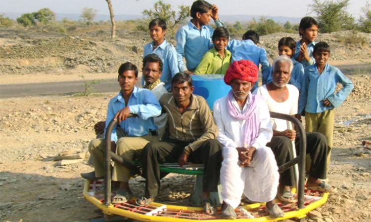 jal sanrakshan ki anuthi misal jhula-chakari handpump