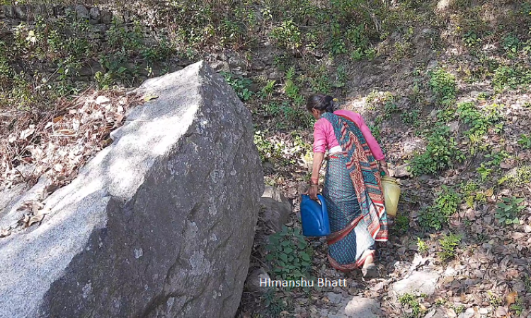 पहाड़ की महिलाएं और जल संकट