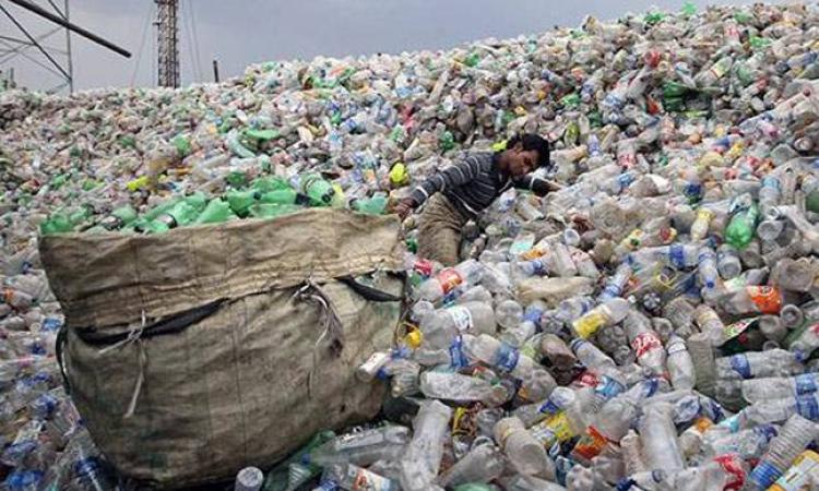 प्लास्टिक के विरुद्ध जंग ज़रूरी।