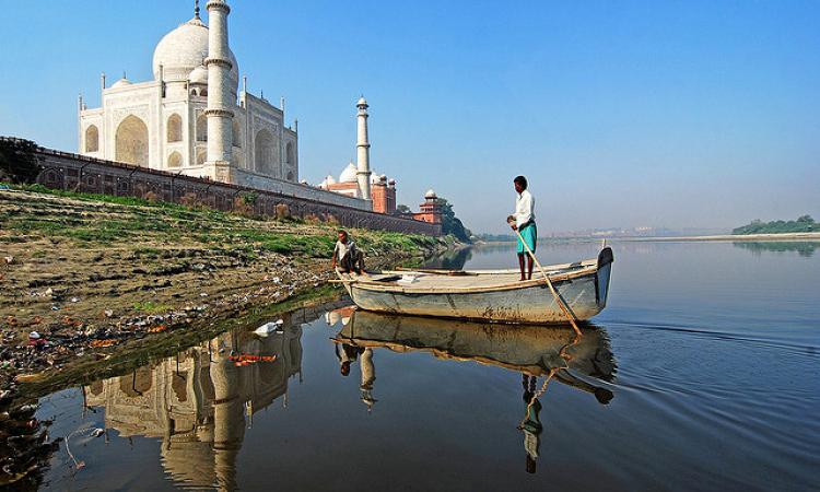 pollution near Taj Mahal