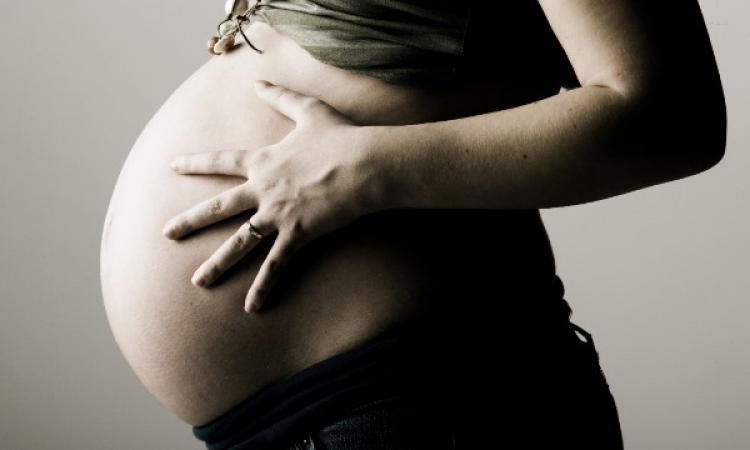 मां के गर्भ तक पहुंचा वायु प्रदूषण, हो रहा मूक गर्भपात। फोटो-cnn