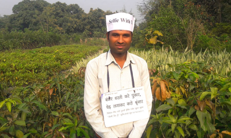 वृक्ष गुरुजी ने लगाए 1 लाख पेड़, चापाकलों में आने लगा पानी
