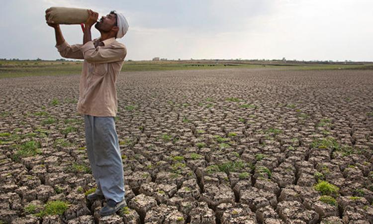अति उपयोग के कारण पीने के पानी को तरसता भारत।