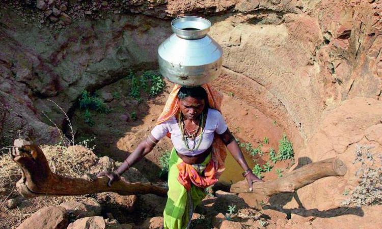 मराठवाड़ा पानी की कमी से जूझ रहा है।