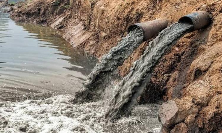 औद्योगिक इकाइयों का कहर, पानी की घूंट घूंट में जनता पी रही ज़हर