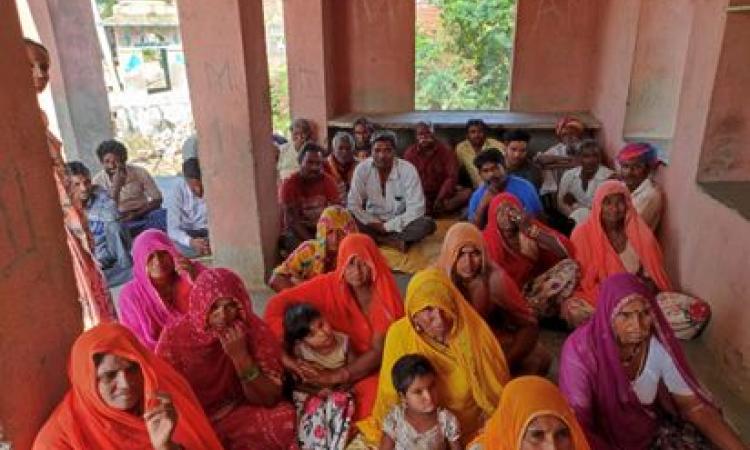 Discussion with community members of Baghmali village (Image: Ishita Gupta)