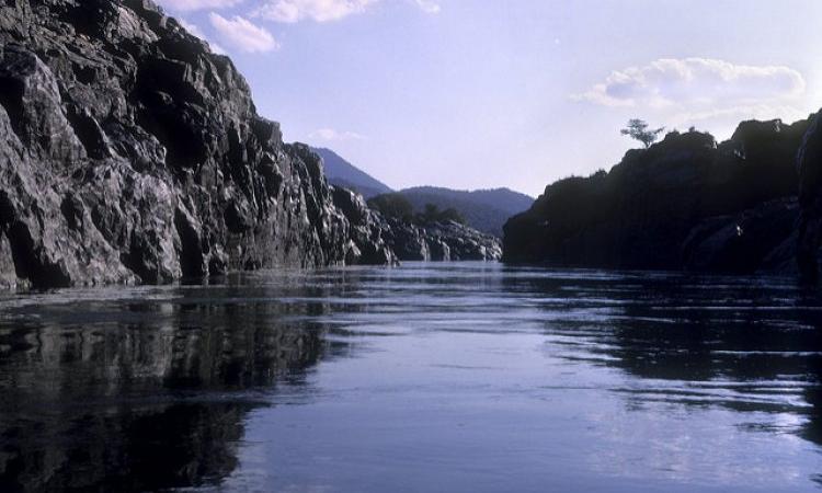 Cauvery river at Hogenakal, Karnataka. (Source: IWP Flickr Photos via Claire Arni and Oriole Henri)