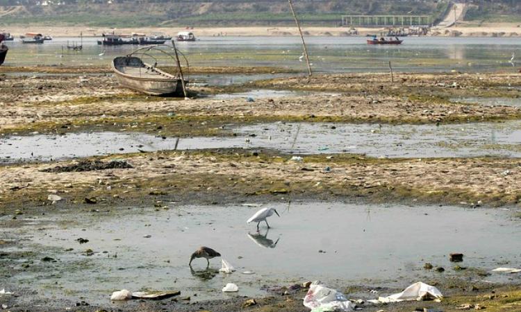 Polythene bags and solid waste left behind as water recedes in the Ganga river. (Source: IWP Flickr photos)