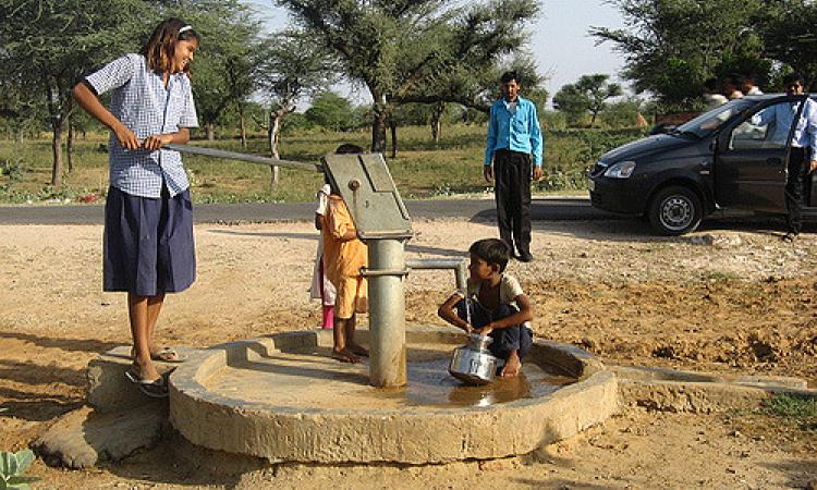 A tubewell in Rajasthan (Source: IWP Flickr Photos)