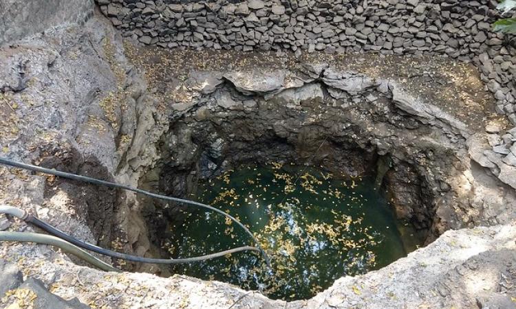 Irrigation well in Randullabad, Maharashtra. Image credit: Manu Moudgil for India Water Portal