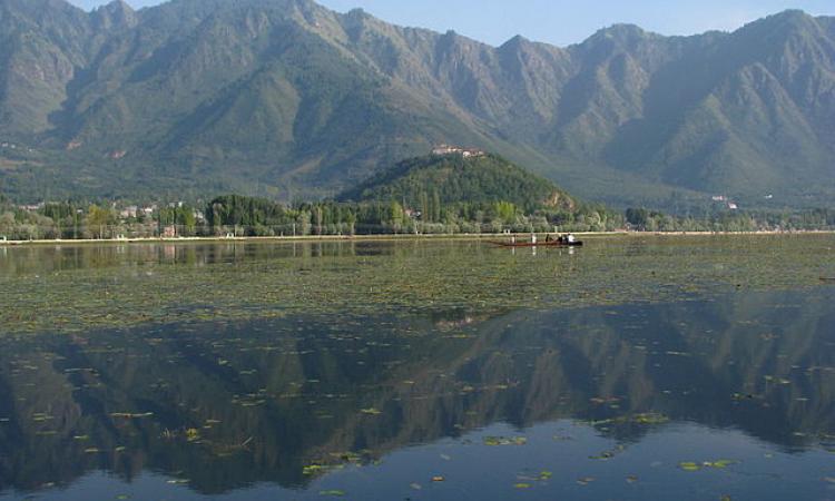 Dal Lake in Srinagar (Source: McKay Savage via Wikipedia)