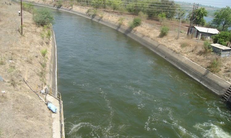 Irrigation canal from the Bhima dam, Maharashtra (Source: Nvvchar on Wikipedia)