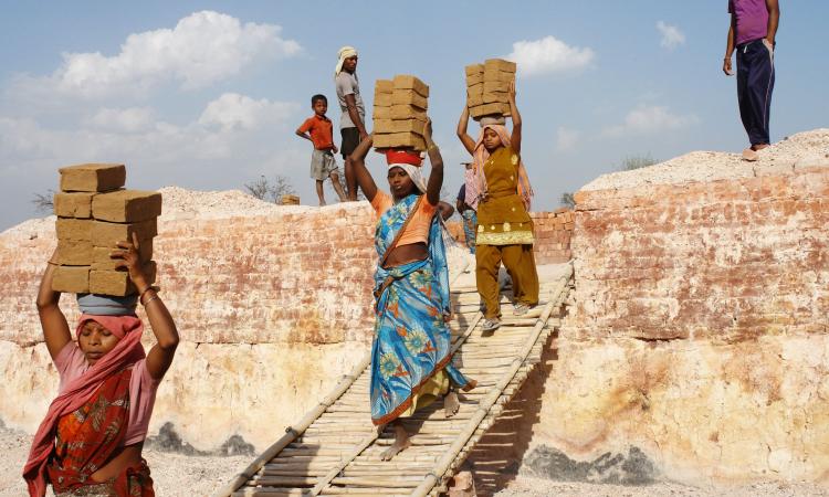 Brick kiln workers (Image: ILO Asia-Pacific)