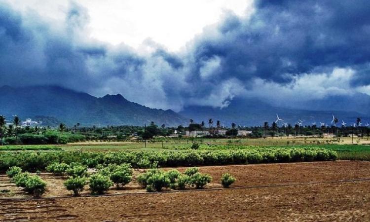 Monsoon clouds at Nagercoil, Tamil Nadu (Source: Wikimedia Commons)