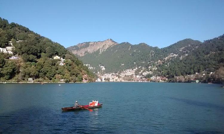 A view of the Nainital lake. (Source: Wikimedia Commons)