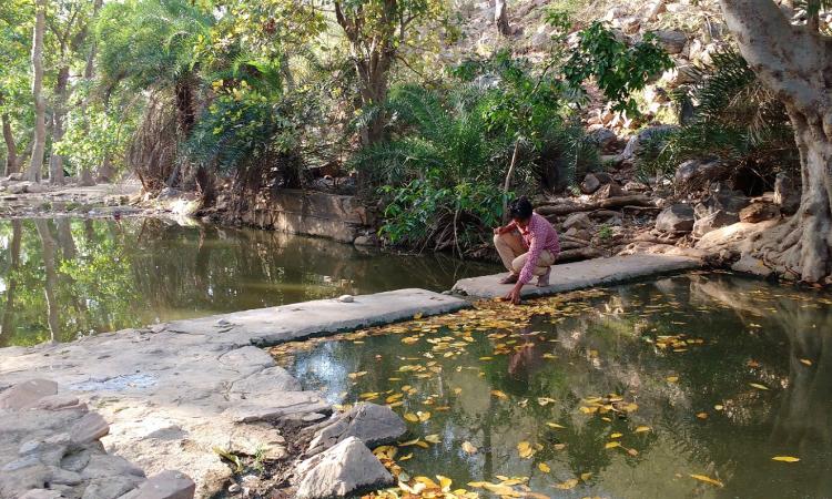 A temple and a small pond at the origin of Nanduwali.