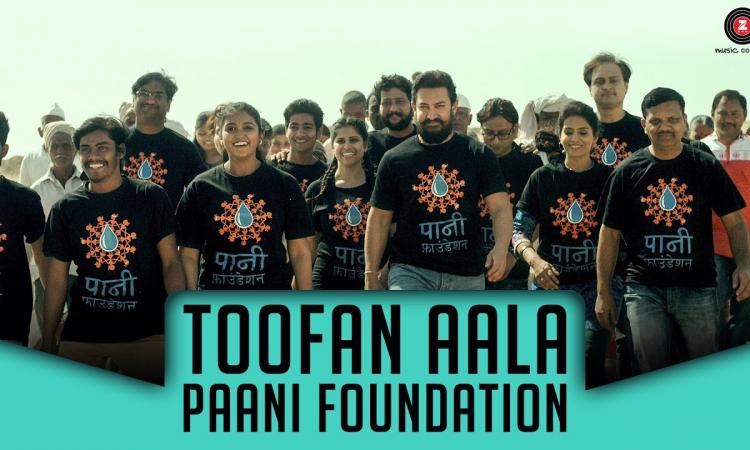 Actor Aaamir Khan with Paani Foundation team.