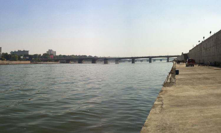 Sabarmati riverfront (Source: Wikipedia)