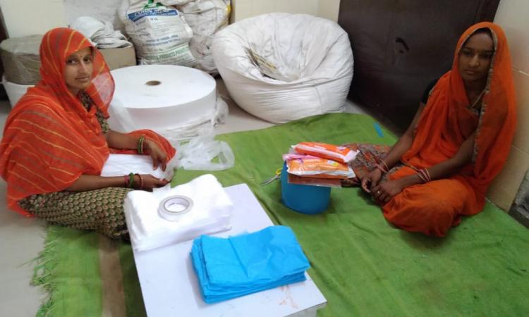 Women at a manufacturing unit in Wali village that produces biodegradable sanitary pads at a low cost. (Image: India Water Portal)