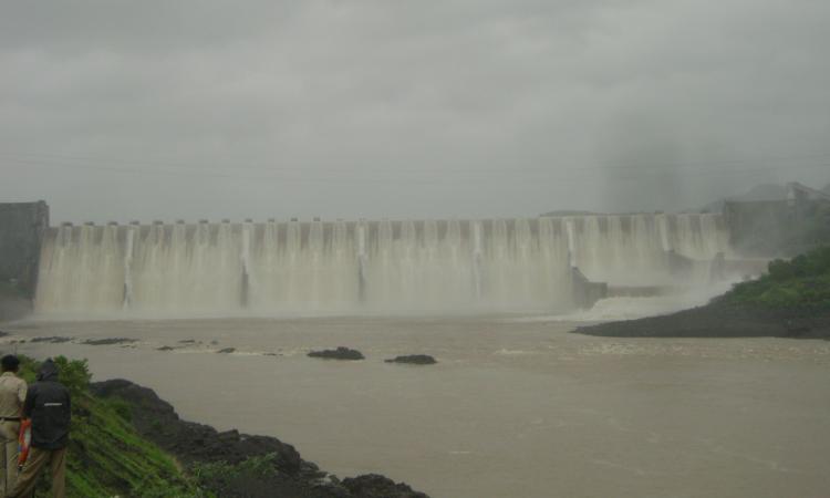 Sardar Sarovar Dam (Shahakshay in Wikipedia)