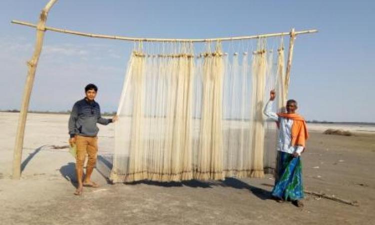 Fishermen with a fishing net near the Siang.