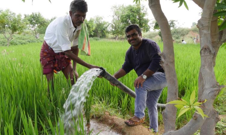 Through SRDS method, monsoon rain is channelled back through borewells into the underground aquifers where it can be conserved for future use.