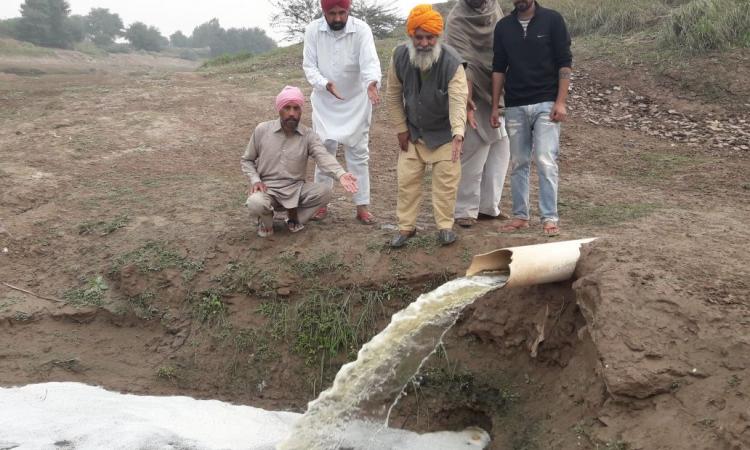 Rorki villagers show the effluent being released to the river. (Source: 101Reporters)
