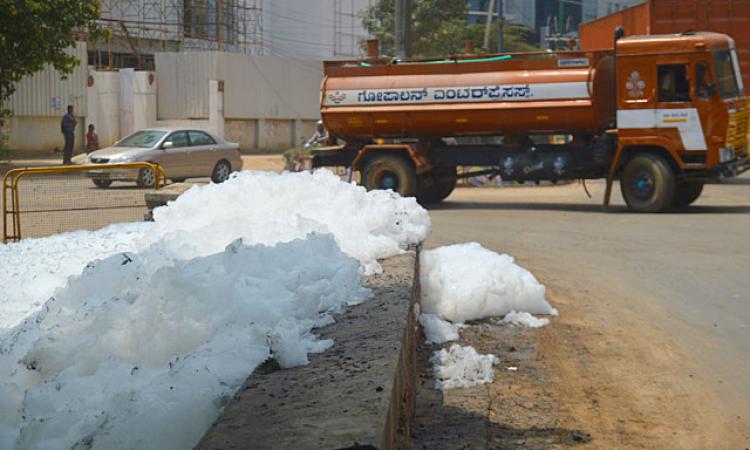 Foam in Varthur lake (Source: Kashif Masood)